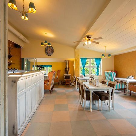 Motel&Restaurant Lavender Poprad Buitenkant foto