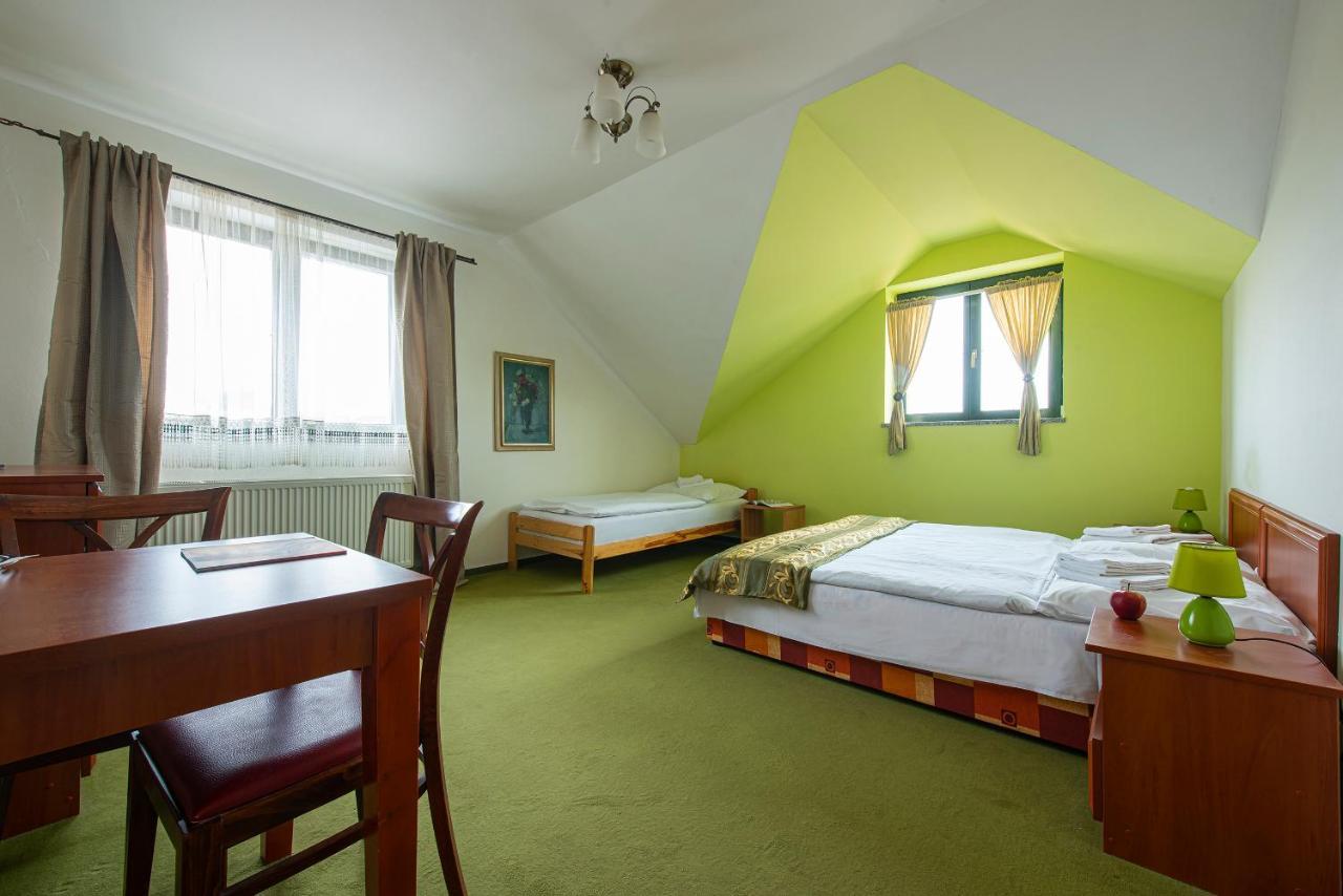 Motel&Restaurant Lavender Poprad Buitenkant foto