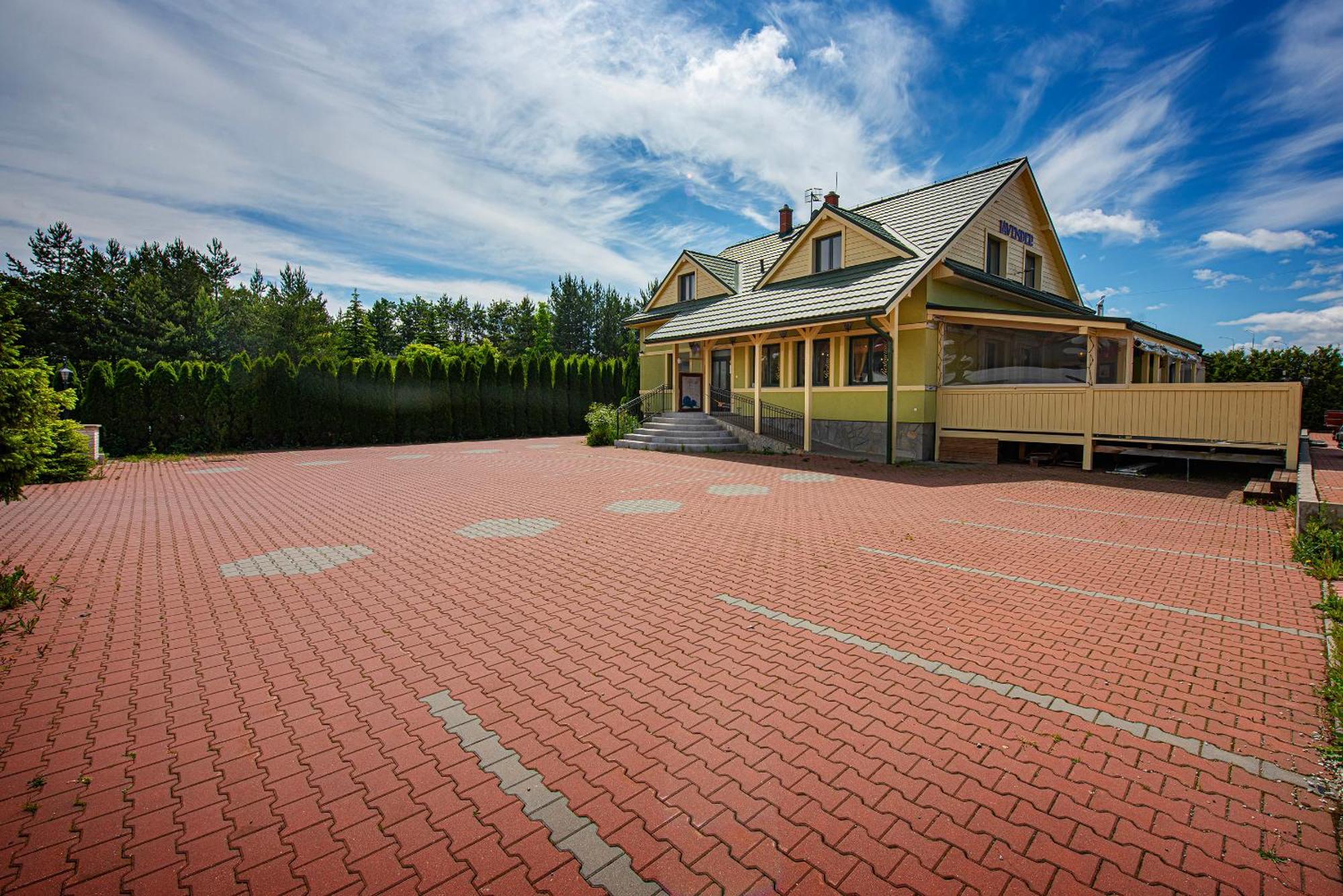 Motel&Restaurant Lavender Poprad Buitenkant foto