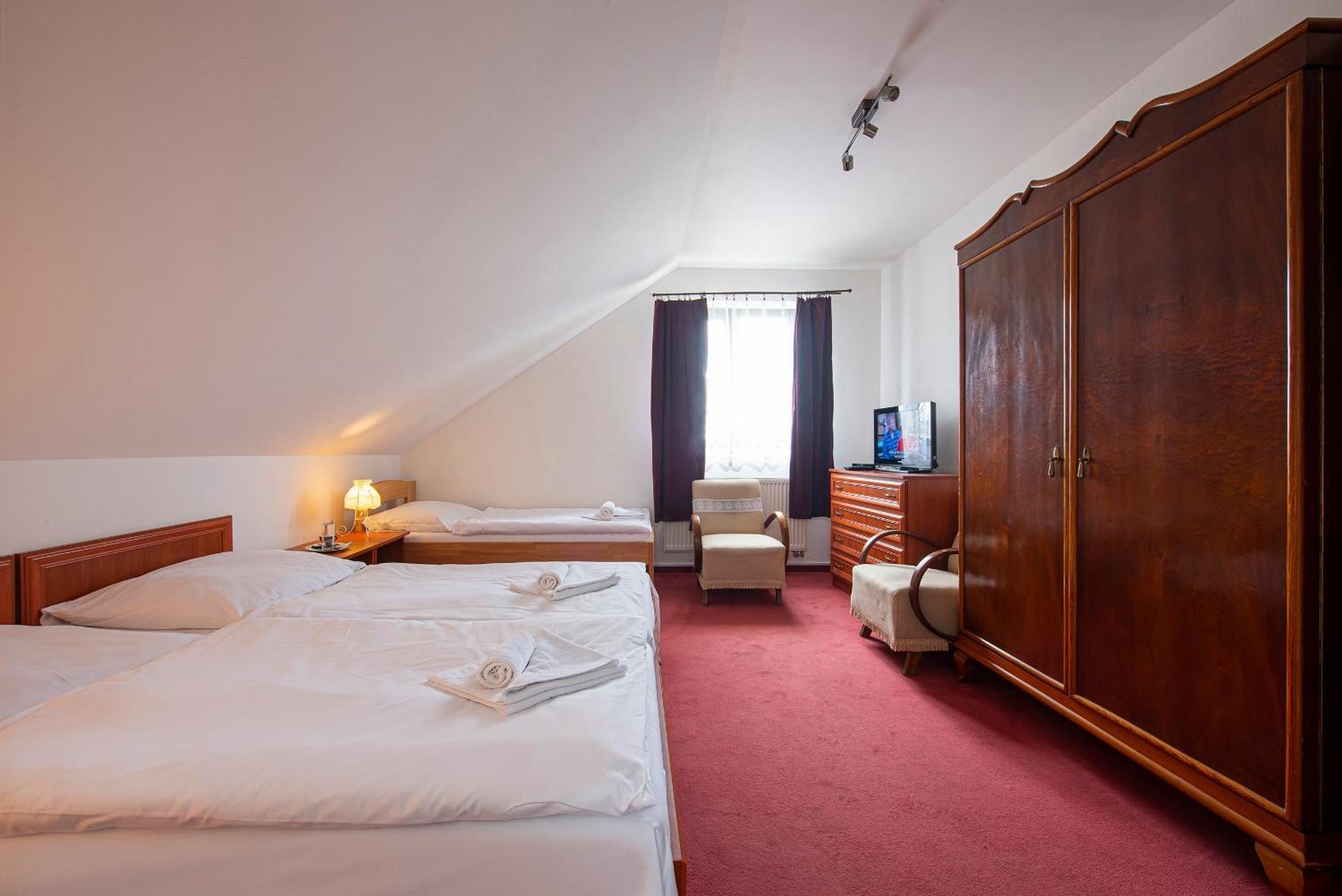Motel&Restaurant Lavender Poprad Buitenkant foto