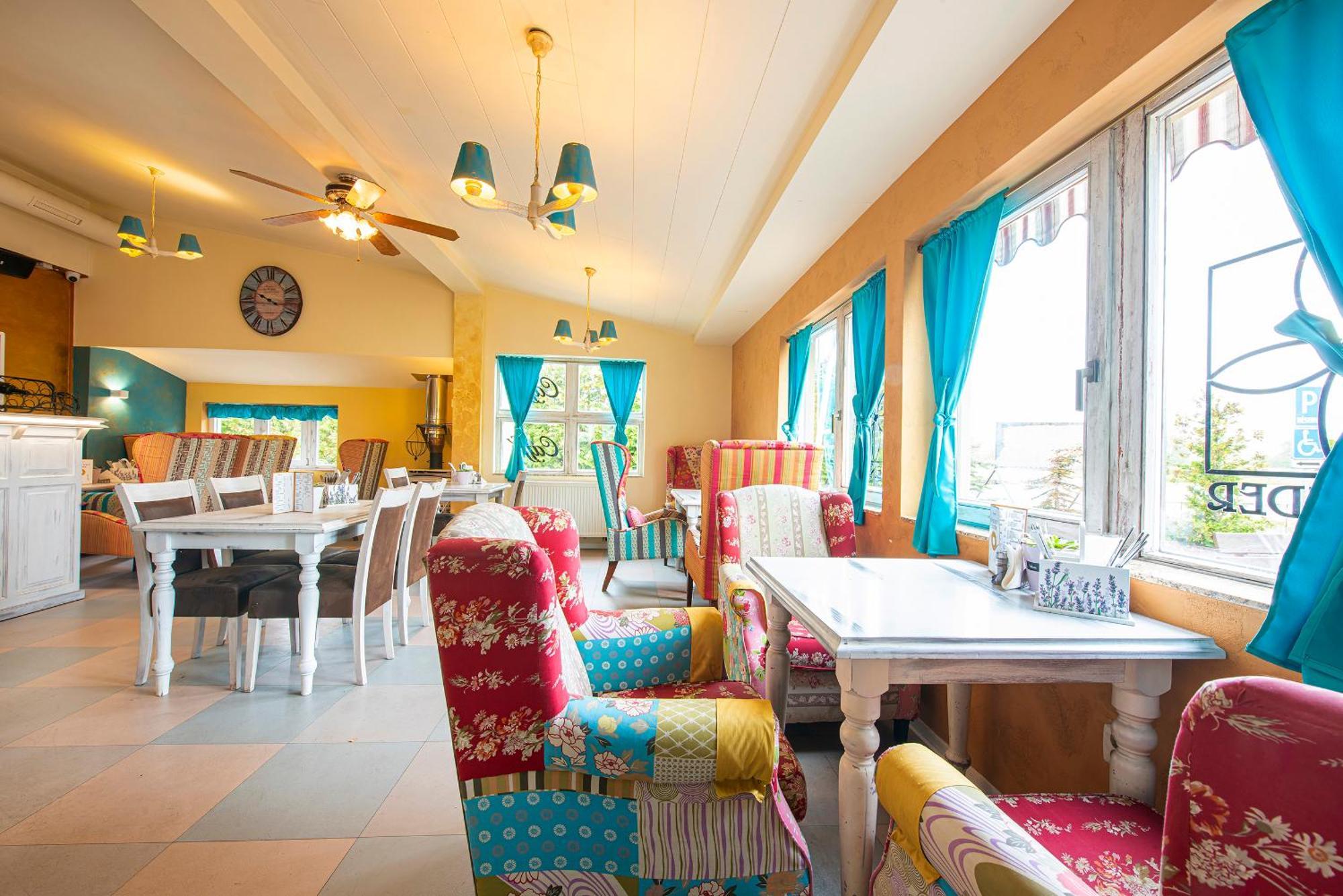 Motel&Restaurant Lavender Poprad Buitenkant foto