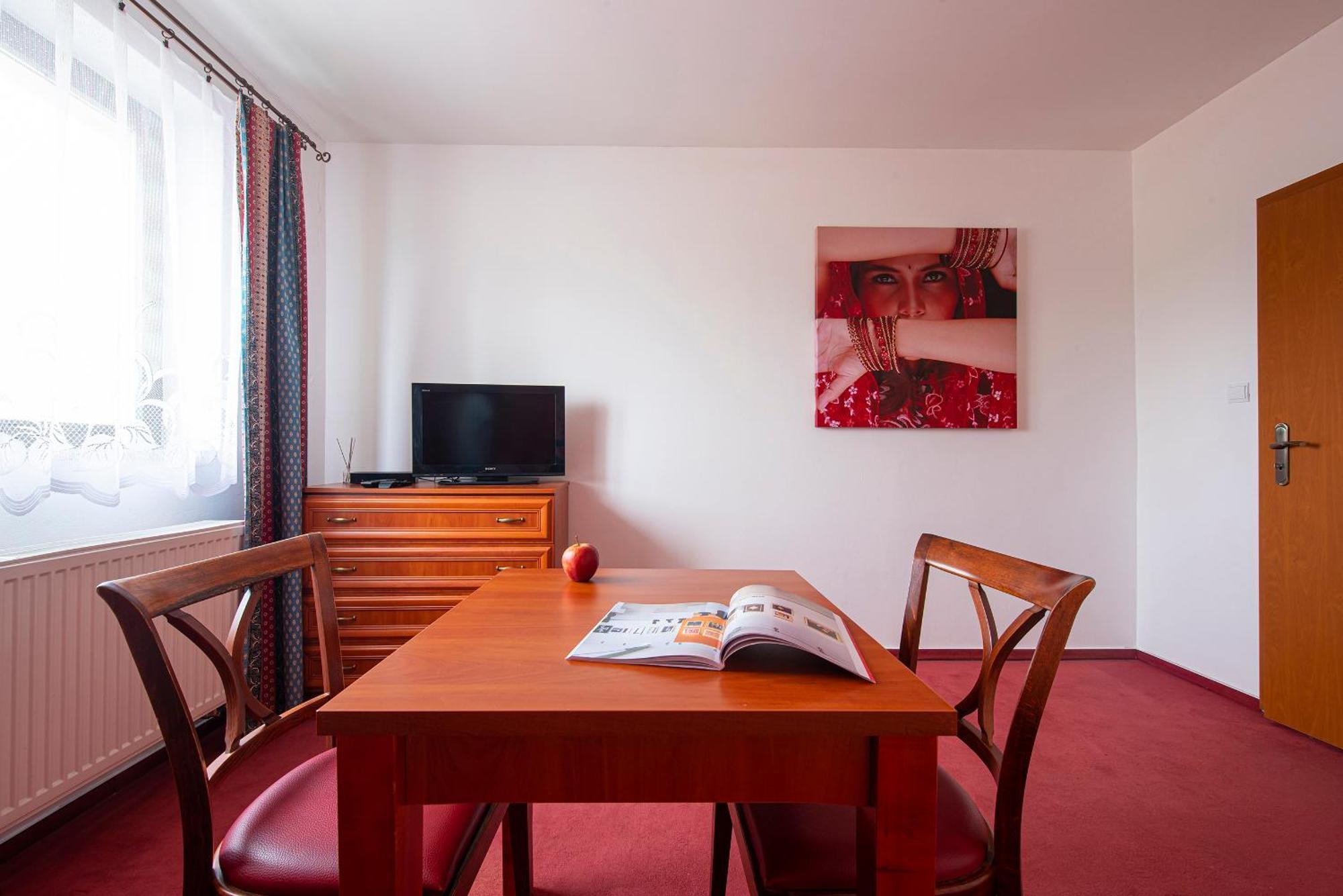 Motel&Restaurant Lavender Poprad Buitenkant foto
