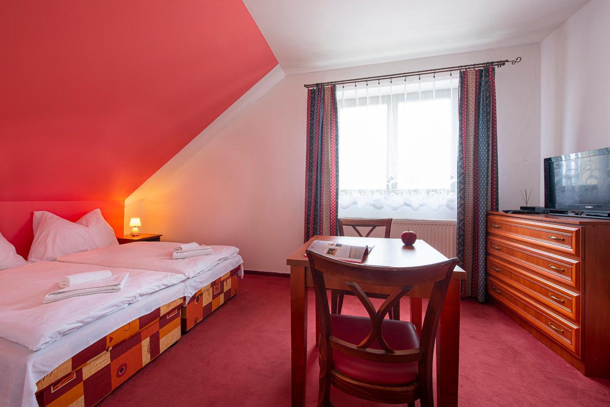 Motel&Restaurant Lavender Poprad Buitenkant foto