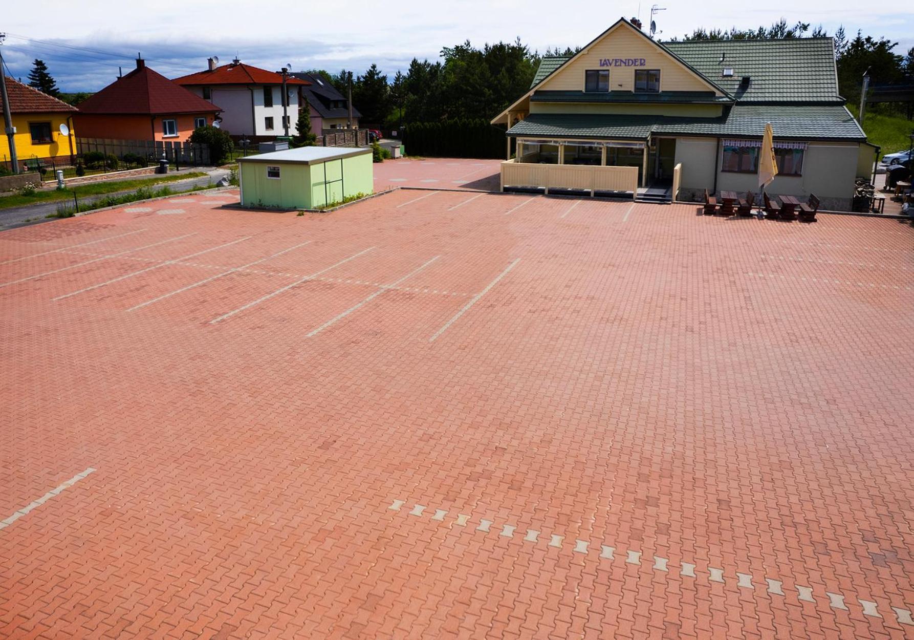 Motel&Restaurant Lavender Poprad Buitenkant foto