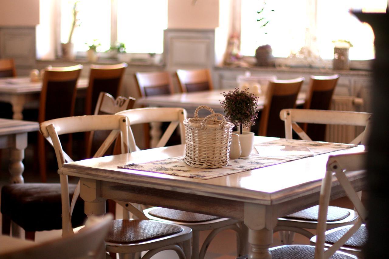 Motel&Restaurant Lavender Poprad Buitenkant foto