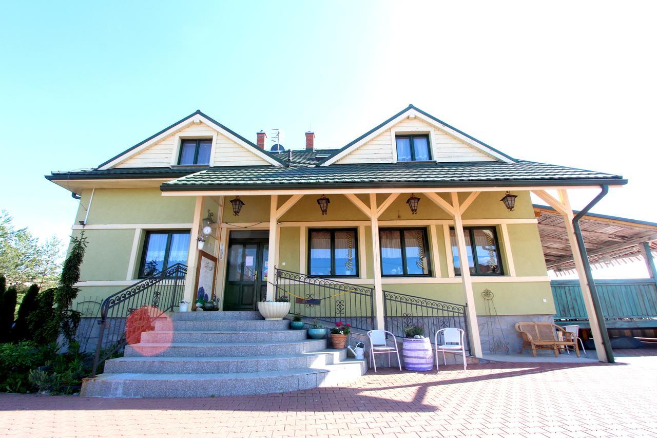 Motel&Restaurant Lavender Poprad Buitenkant foto